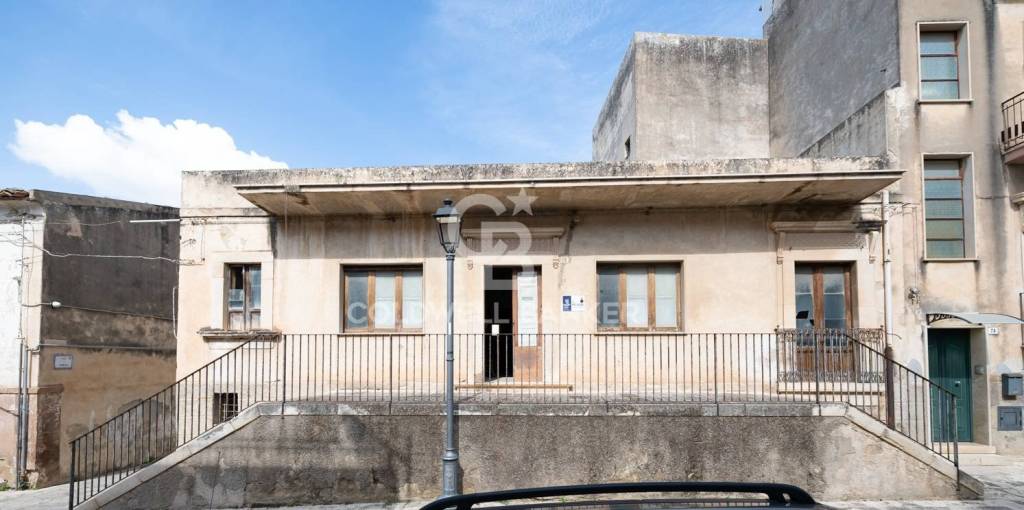 casa indipendente in vendita a Comiso in zona Centro Storico
