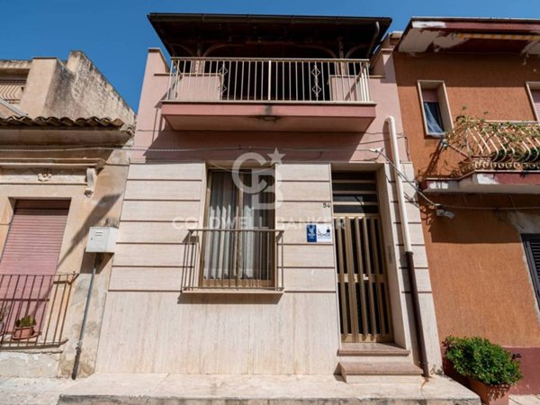 casa indipendente in vendita a Comiso in zona Centro Storico