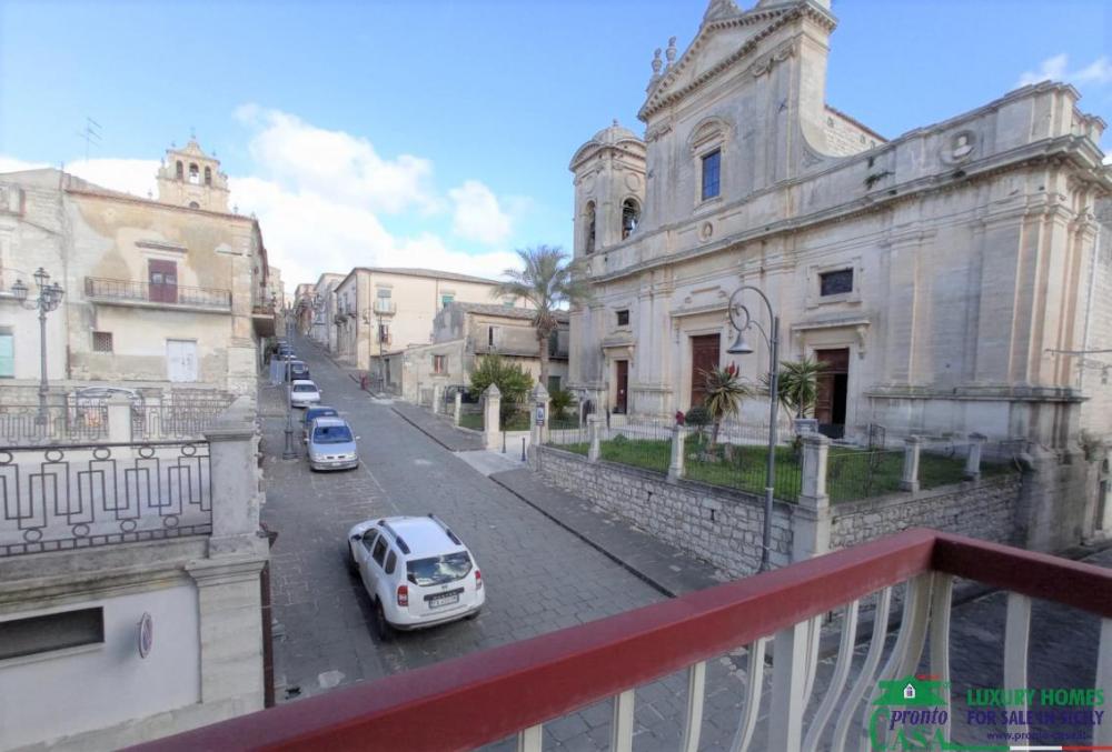 casa indipendente in vendita a Giarratana