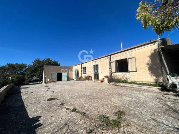 casa indipendente in vendita a Giarratana