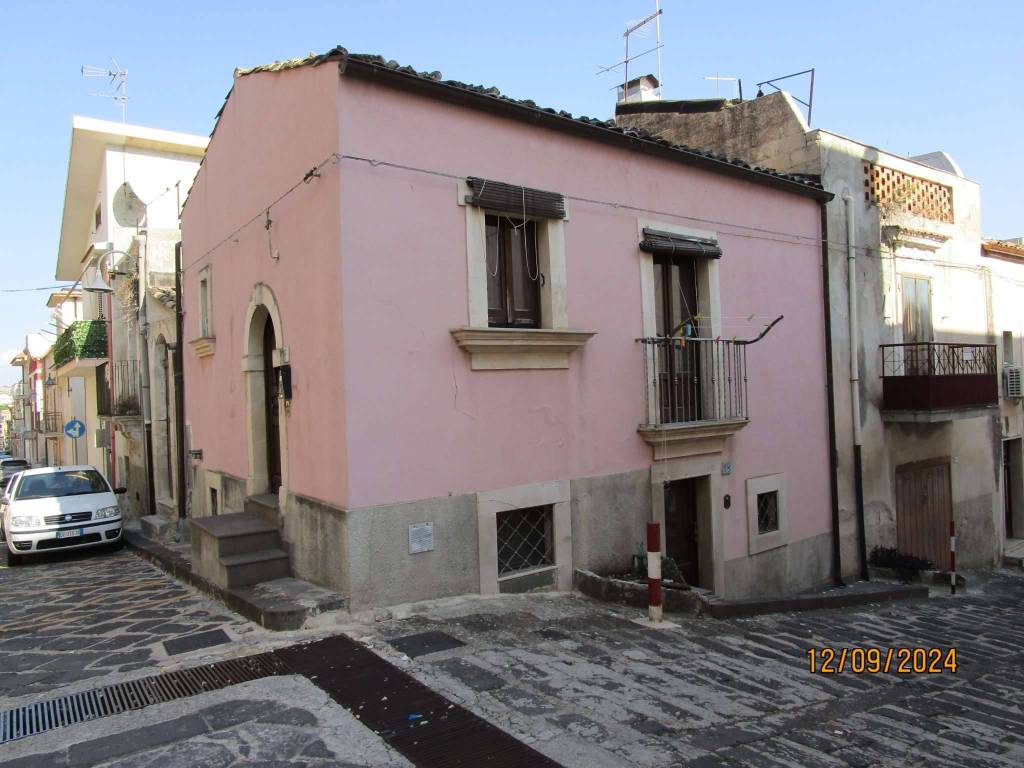 casa indipendente in vendita a Giarratana