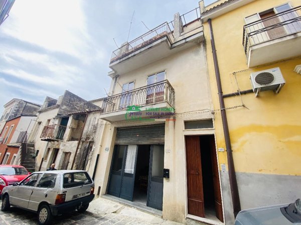 casa indipendente in vendita a Giarratana