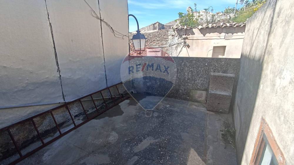 casa indipendente in vendita a Giarratana