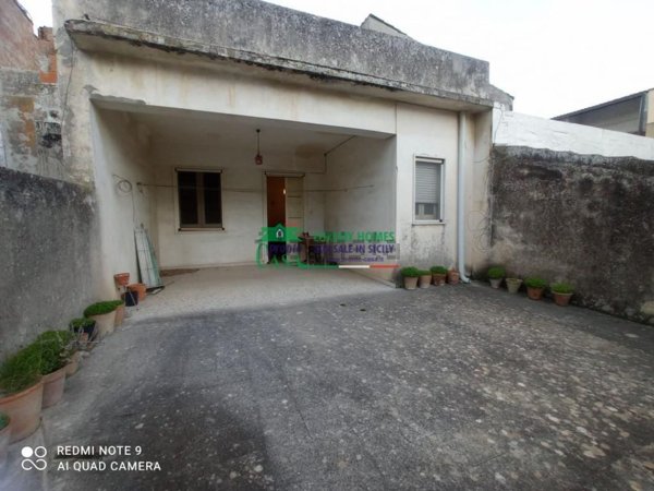 casa indipendente in vendita a Giarratana