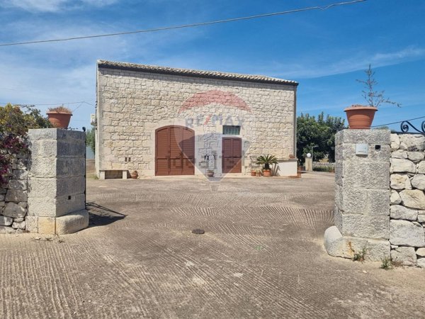casa indipendente in vendita a Giarratana