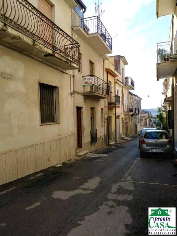 casa indipendente in vendita a Giarratana