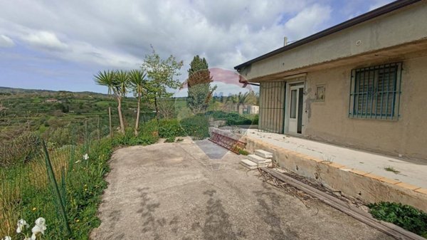 casa indipendente in vendita a Giarratana