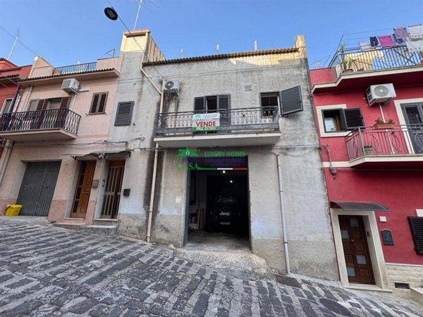 casa indipendente in vendita a Giarratana