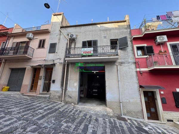casa indipendente in vendita a Giarratana
