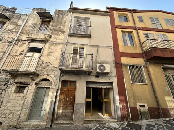 casa indipendente in vendita a Giarratana