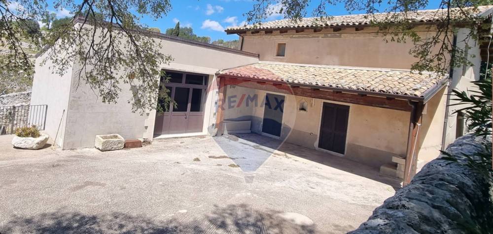 casa indipendente in vendita a Giarratana