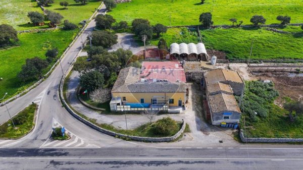 casa indipendente in vendita a Giarratana