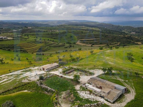 casa indipendente in vendita a Giarratana