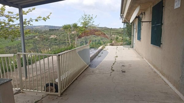 casa indipendente in vendita a Giarratana