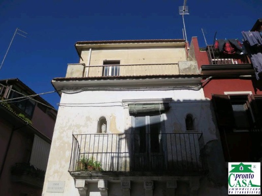 casa indipendente in vendita a Giarratana