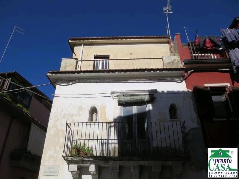 casa indipendente in vendita a Giarratana