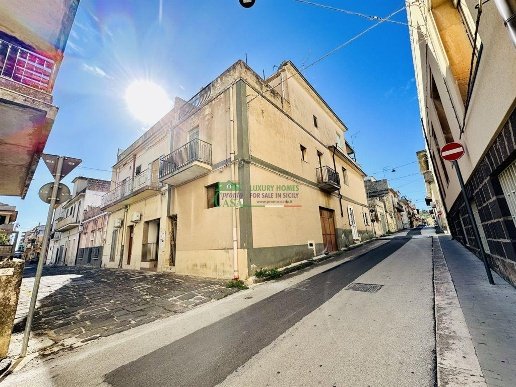 casa indipendente in vendita a Giarratana