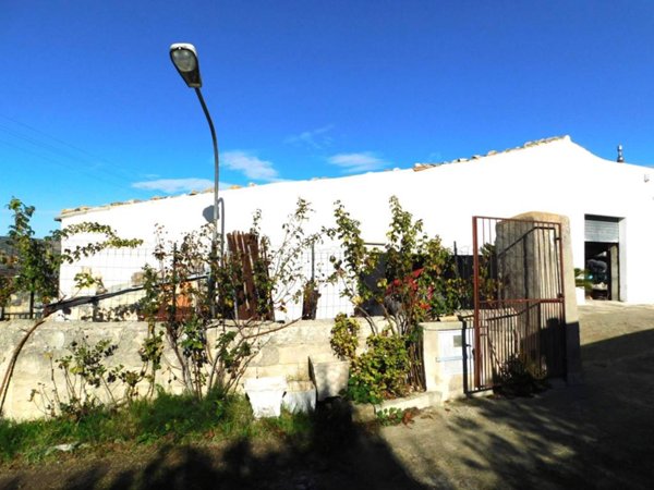 casa indipendente in vendita a Giarratana