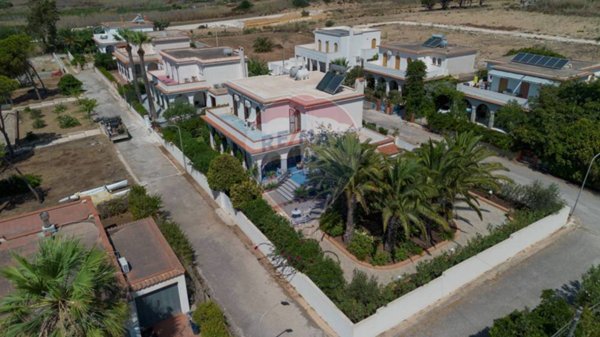 casa indipendente in vendita a Giarratana