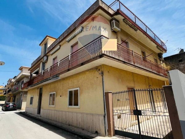 casa indipendente in vendita a Giarratana