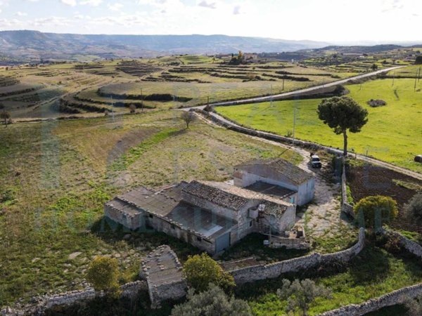 casa indipendente in vendita a Giarratana