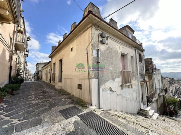 casa semindipendente in vendita a Giarratana