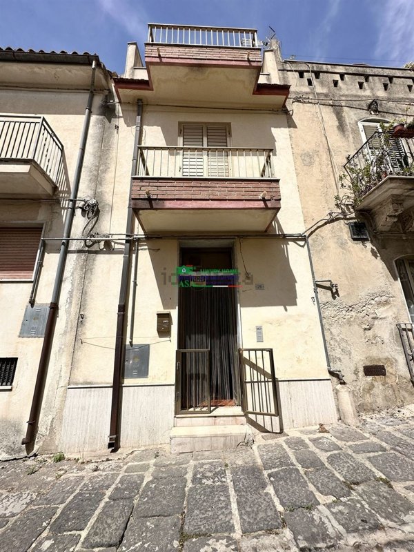 casa indipendente in vendita a Giarratana