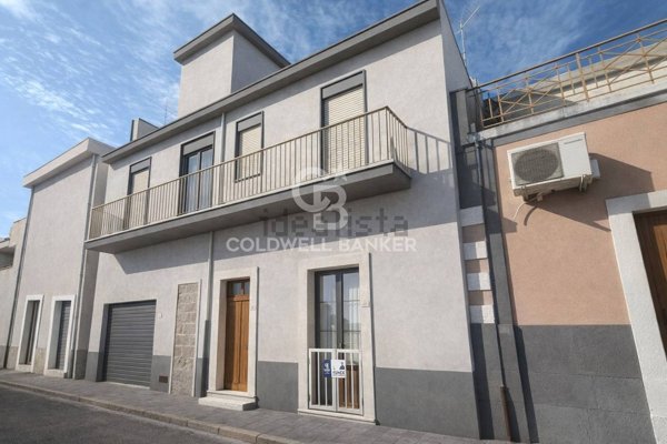 casa indipendente in vendita a Giarratana