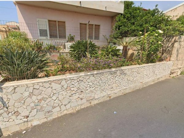casa indipendente in vendita a Giarratana