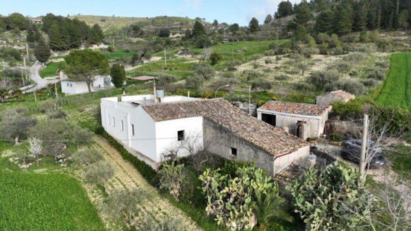 casa indipendente in vendita a Giarratana