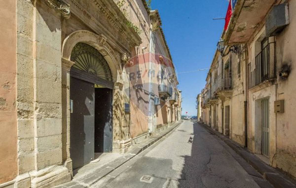 casa indipendente in vendita a Giarratana