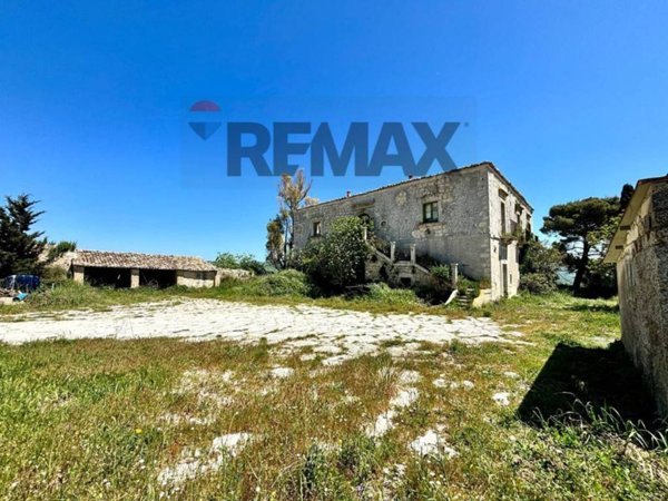 casa indipendente in vendita a Giarratana in zona Giarratana