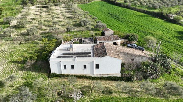 casa indipendente in vendita a Giarratana