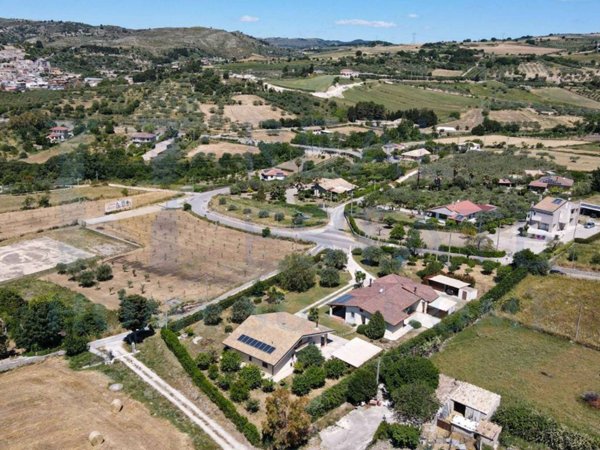 casa indipendente in vendita a Giarratana