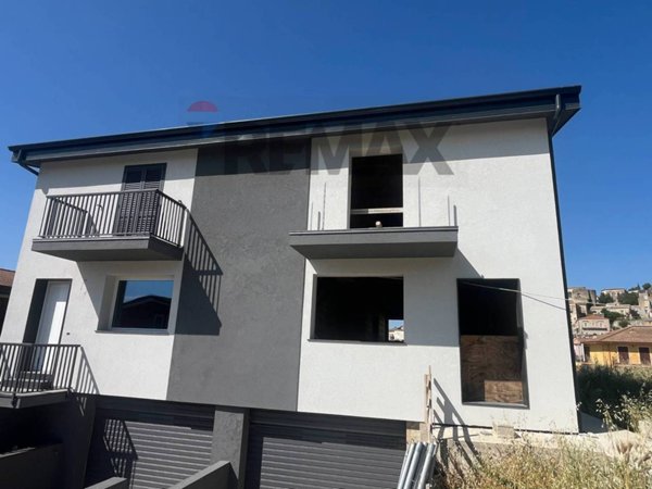 casa indipendente in vendita a Giarratana