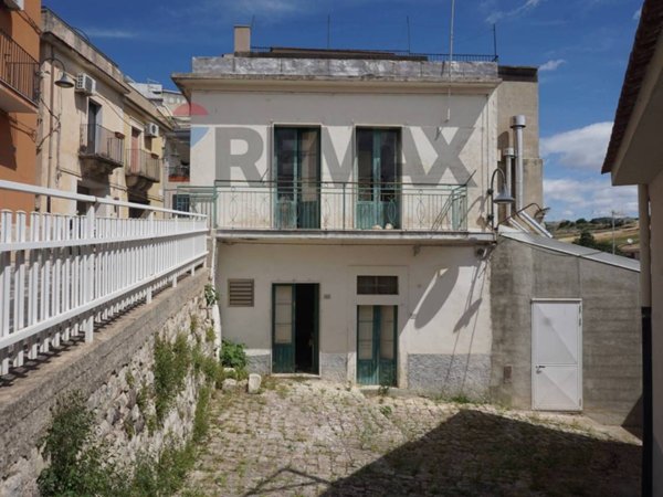 casa indipendente in vendita a Giarratana