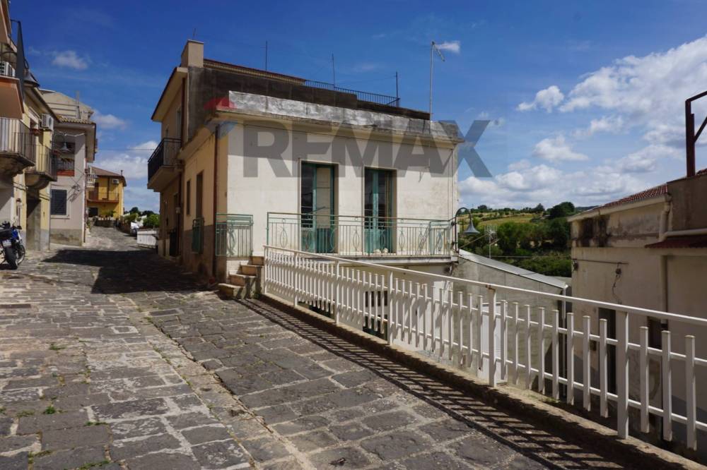 casa indipendente in vendita a Giarratana in zona Giarratana