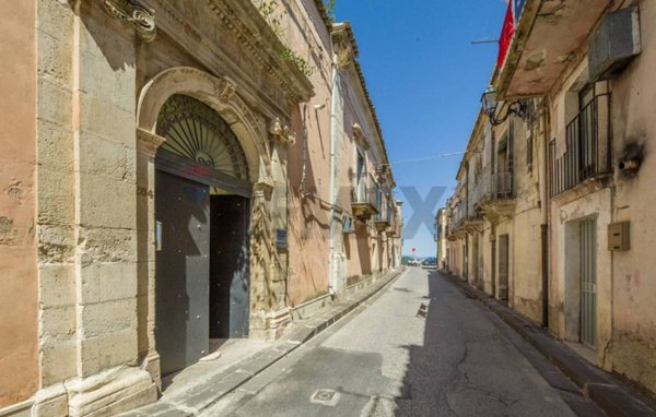 casa indipendente in vendita a Giarratana