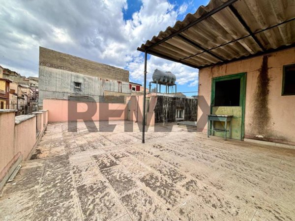 casa indipendente in vendita a Giarratana in zona Giarratana