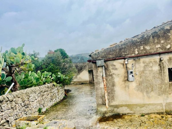 casa indipendente in vendita a Giarratana