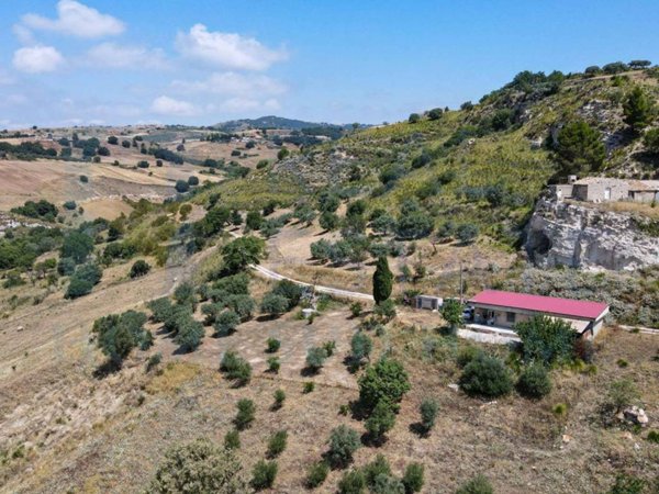 casa indipendente in vendita a Giarratana