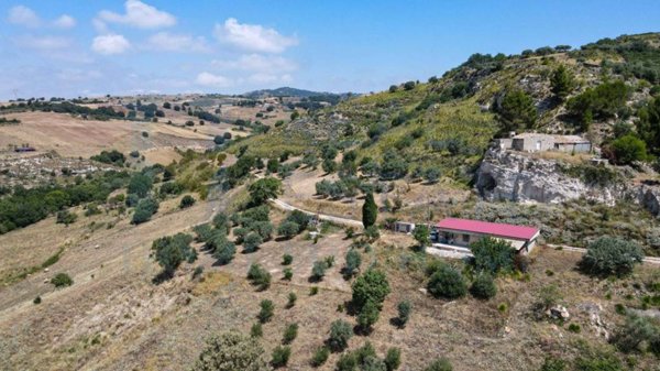 casa indipendente in vendita a Giarratana