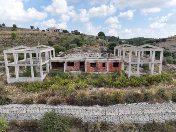 casa indipendente in vendita a Giarratana