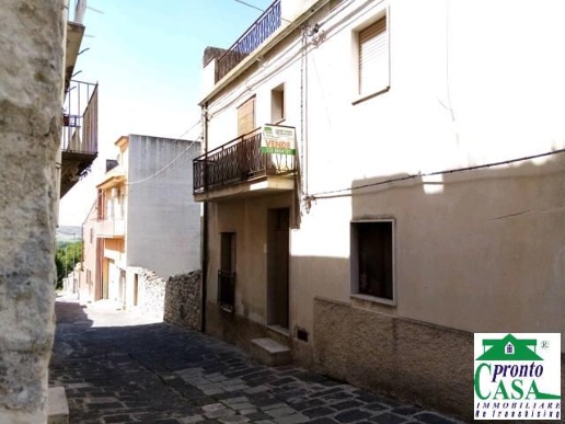 casa indipendente in vendita a Giarratana in zona Giarratana