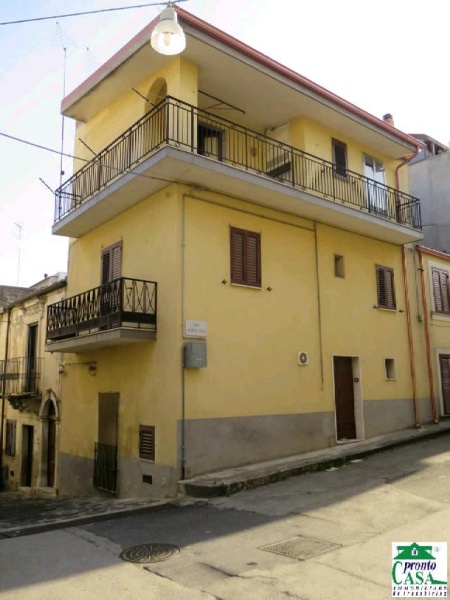 casa indipendente in vendita a Giarratana in zona Giarratana