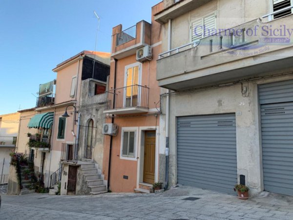 casa indipendente in vendita a Giarratana in zona Giarratana