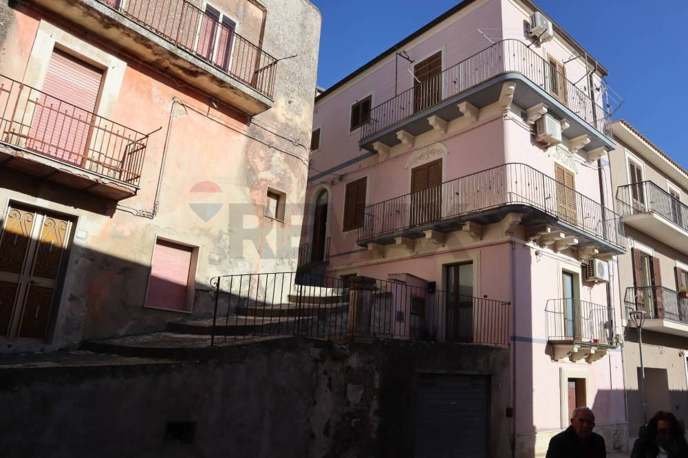 casa indipendente in vendita a Giarratana