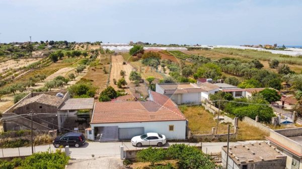 casa indipendente in vendita ad Ispica in zona Santa Maria del Focallo