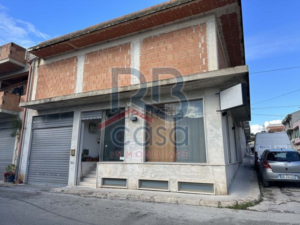 pentavano in vendita ad Ispica