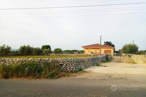 casa indipendente in vendita ad Ispica in zona Santa Maria del Focallo